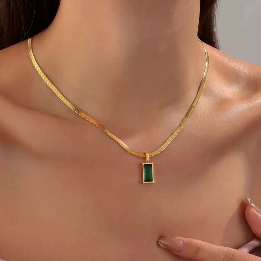 18k Gold Snakechain Green Pendant Necklace By North Jewelry